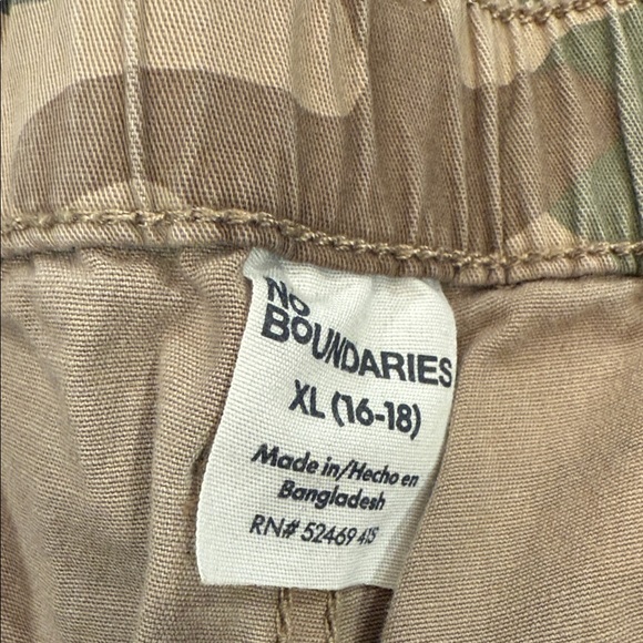 No Boundaries Green and Brown Cargo Pants - Picture 2 of 4